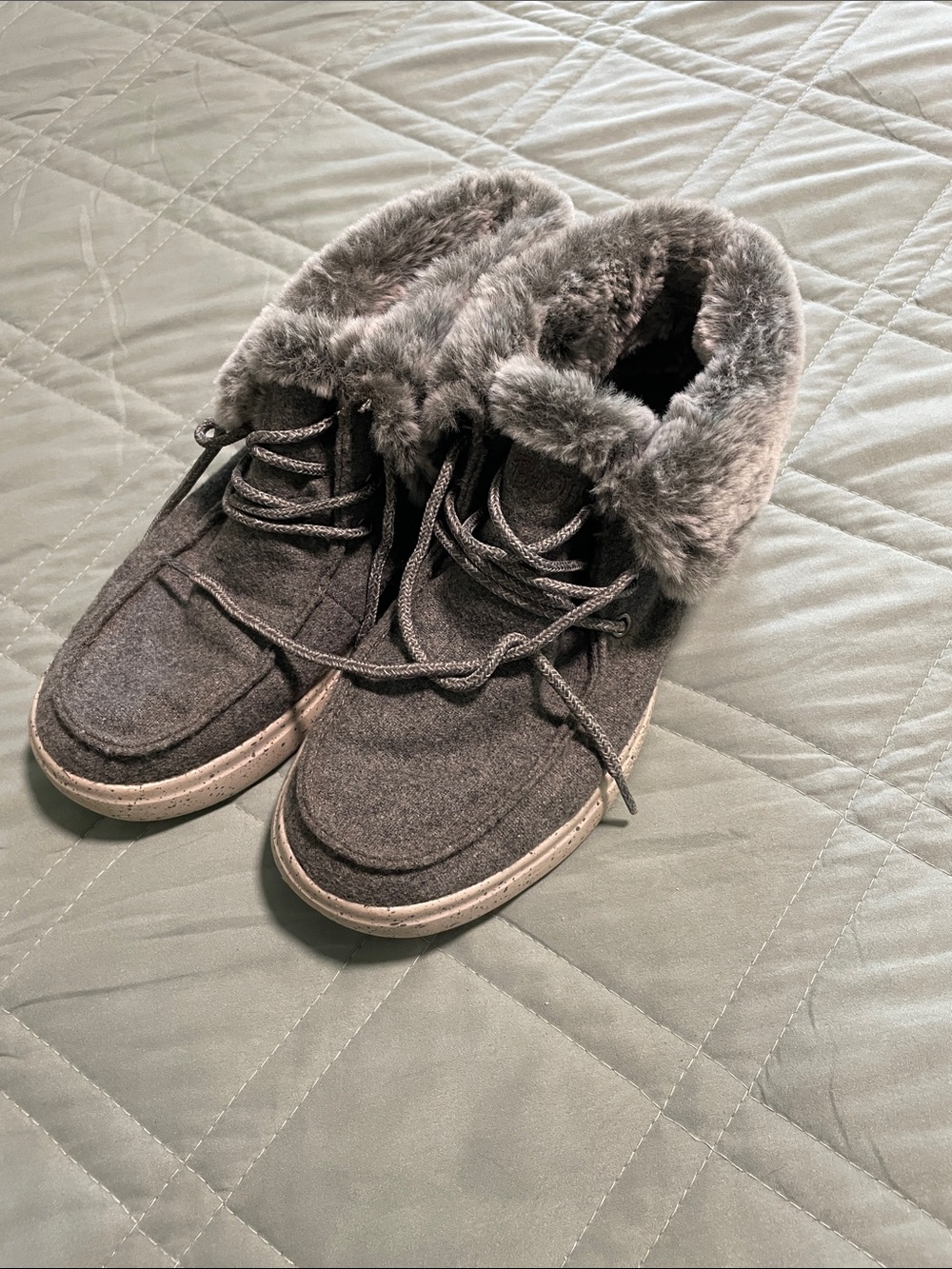 Skechers Women's Gray Faux-Fur Lined Slip-On Lace Casual Shoes